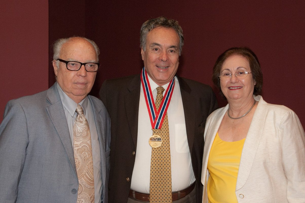 Sacha Calmon recebe Medalha Sálvio de Figueiredo Teixeira do IAMG