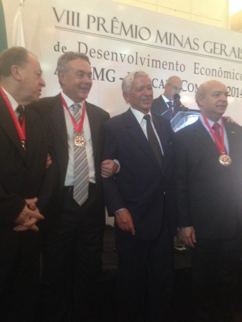 Sacha Calmon recebe Prêmio Minas Gerais de Desenvolvimento Econômico