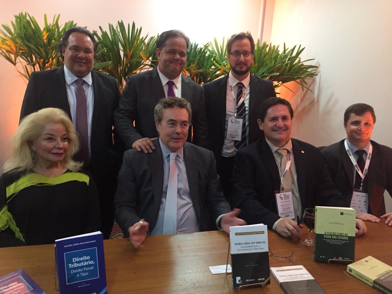 Clássicos de Sacha Calmon e Misabel Derzi são relançados durante o XXII Congresso Internacional da ABRADT